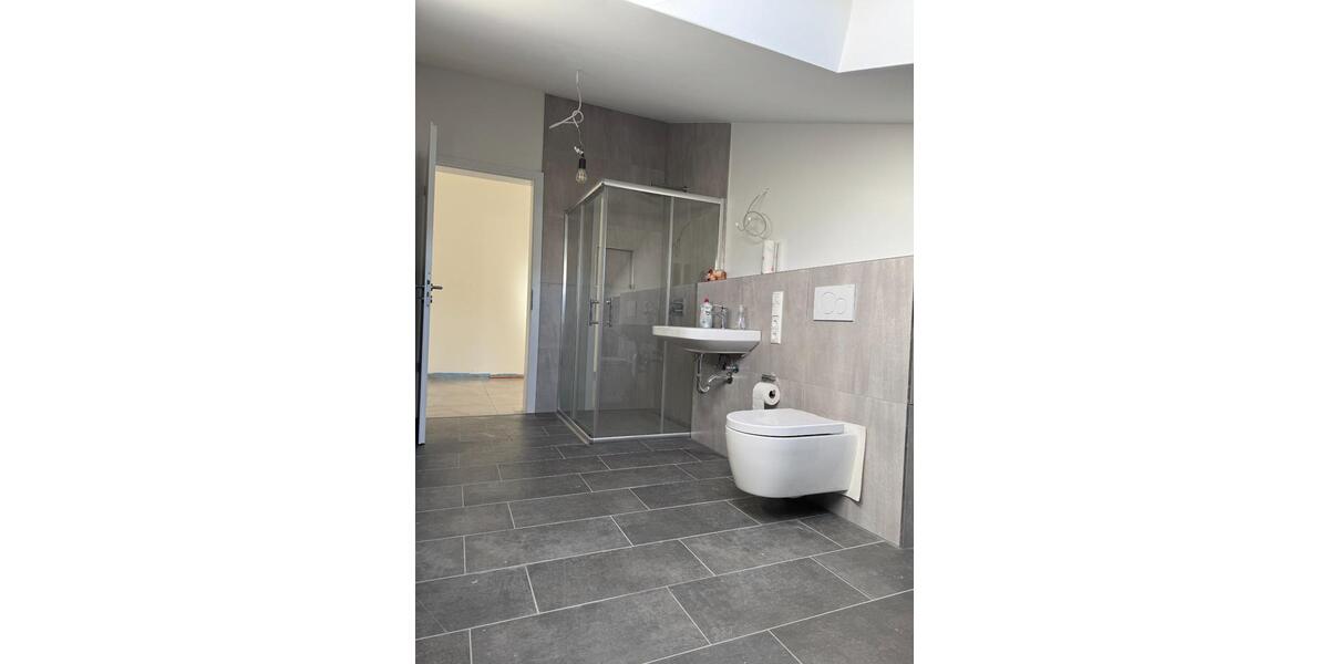 3-Zimmer-Dachgeschosswohnung mit großem Balkon (Neubau) 3 zimmer