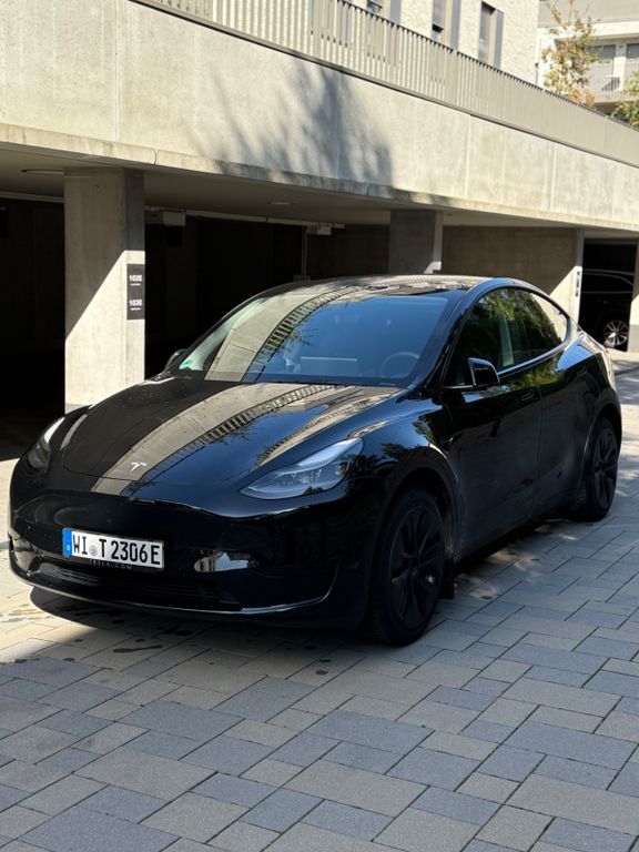 Tesla Model Y 21.200 km 42.500 € Wiesbaden 65197