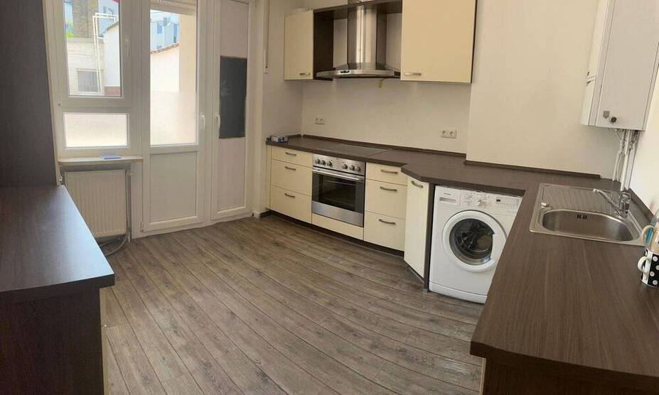 Top-renovierte 4-Zimmerwohnung nahe Zollhafen & Rhein