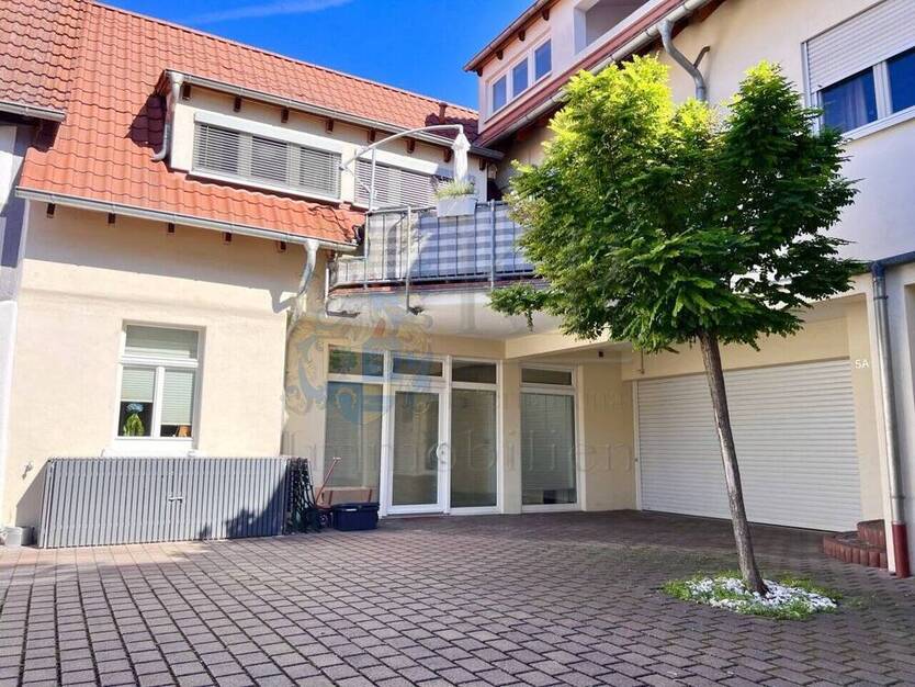 WALLAU: Schönes 1-Zimmer-BÜRO mit Abstellraum, Küche und Bad
