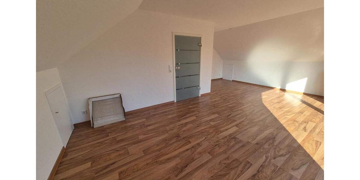 Dachgeschoßwohnung Wiesbaden Mainz-Kostheim - 3 Zimmer, 87 m&sup2;, 1.269&euro; | Angebot:25431440