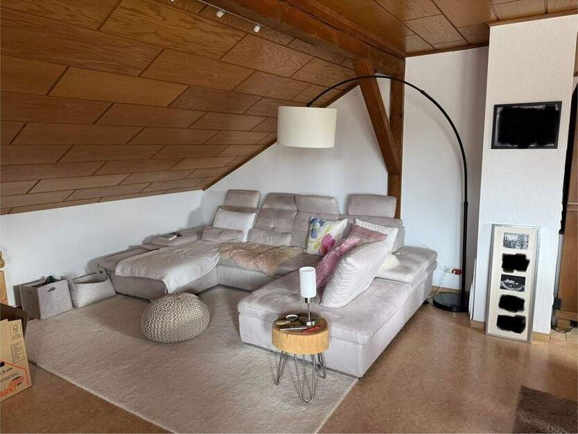 RESERVIERT !!Große Dachgeschoßwohnung - 2 Zimmer - 2 zimmer