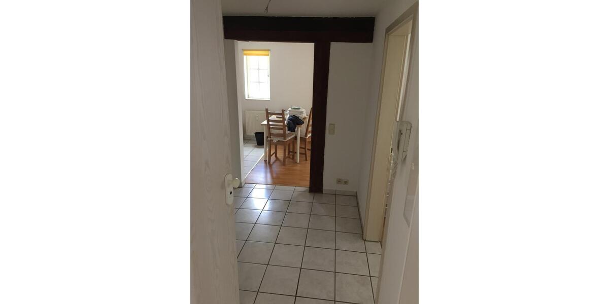 Helle 2-Zimmer-Wohnung mit Einbauküche in zentraler Lage von Bad zimmer