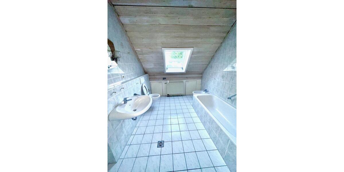 charmante 4 -Zimmer Wohnung mit Doppelgarage und EBK 4 zimmer