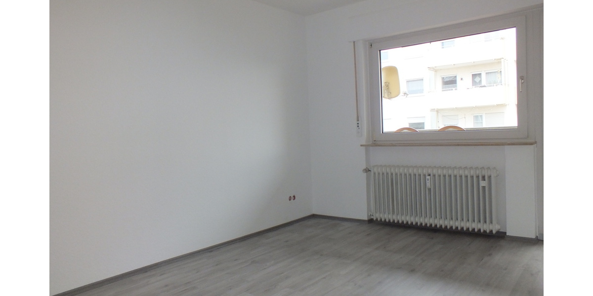 Frisch renovierte 3 Zimmer Wohnung mit ca. 75m² Wohnfläche mit Balkon und Garage - Appartement Nauheim | Angebot:26101851