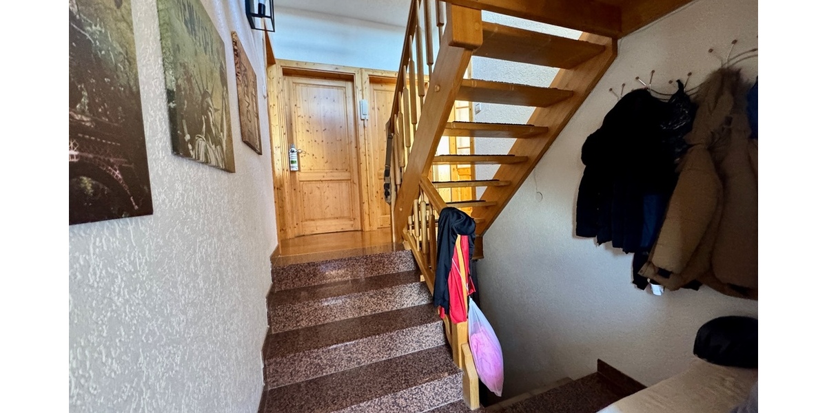 Kelkheim - Ruppertshain: Kapitalanlage! Vermietetes Einfamilienhaus in Ruhelage! 7 zimmer