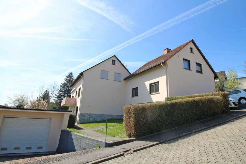 Haus zum Kaufen in Hofheim Wildsachsen 719.000 € 300 m²