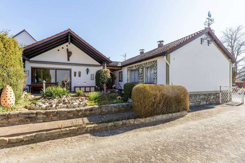 Haus zum Kaufen in Rüsselsheim Bauschheim 640.000 € 225 m²