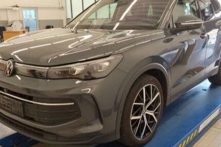 VW Tiguan 28.023 km 37.980 € Frankfurt 60326
