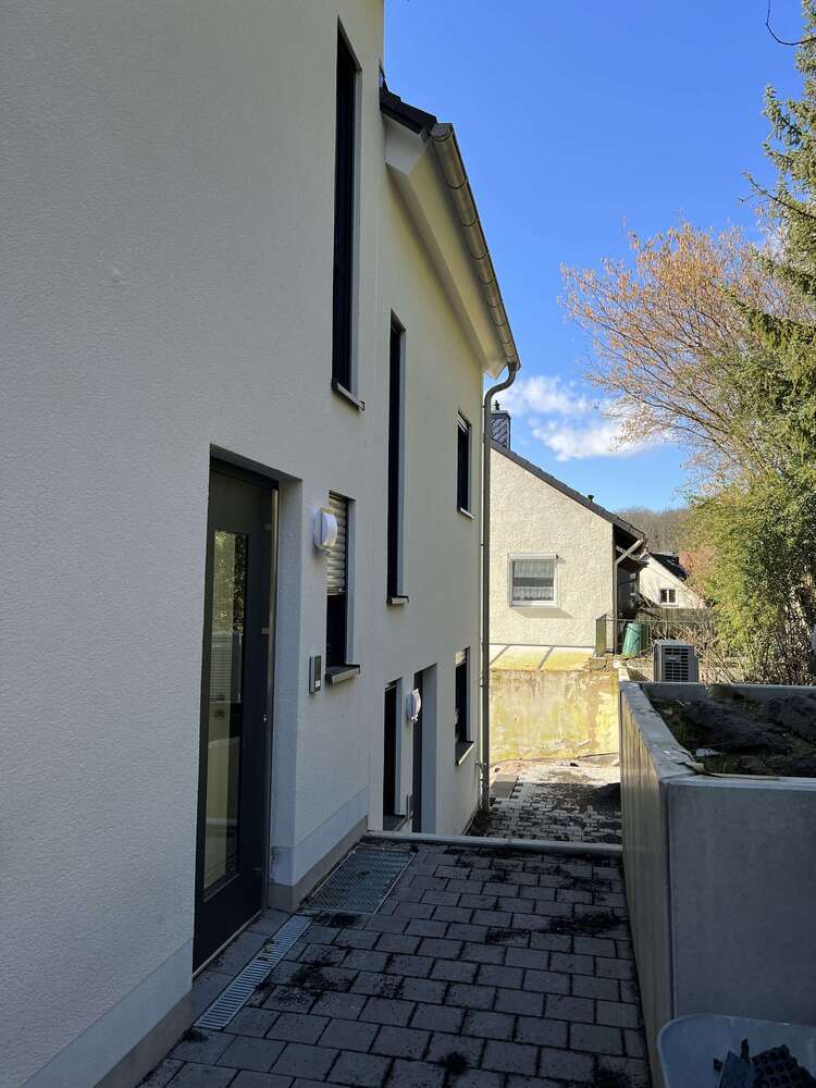 Haus zum Mieten in Wiesbaden 3.200 € 160 m²