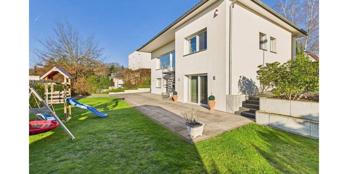 Modernes Familiendomizil mit großem Garten in gefragter Lage, nahe dem Stadtwald ! 8 zimmer