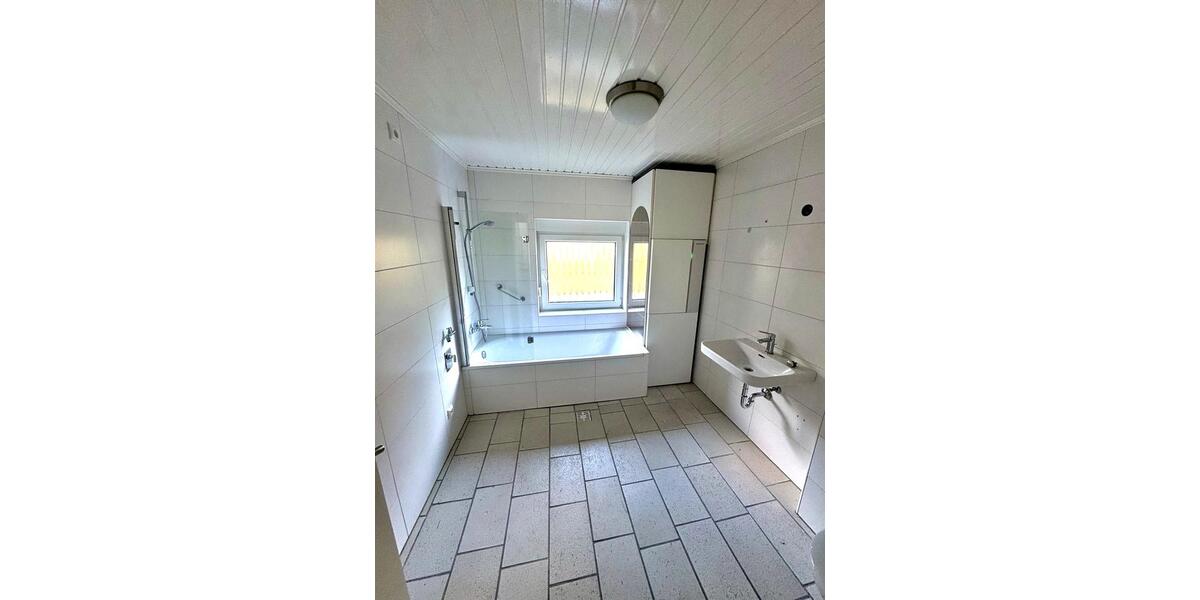 Etagenwohnung Wiesbaden Schierstein - 3 Zimmer, 136 m&sup2;, 1.350&euro; | Angebot:26144921