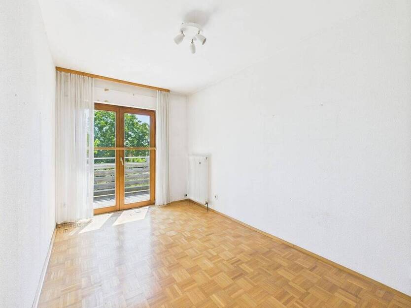 Sanierungsbedürftiges 5-Zimmer-Familiendomizil in Feldrandlage mit großem Garten