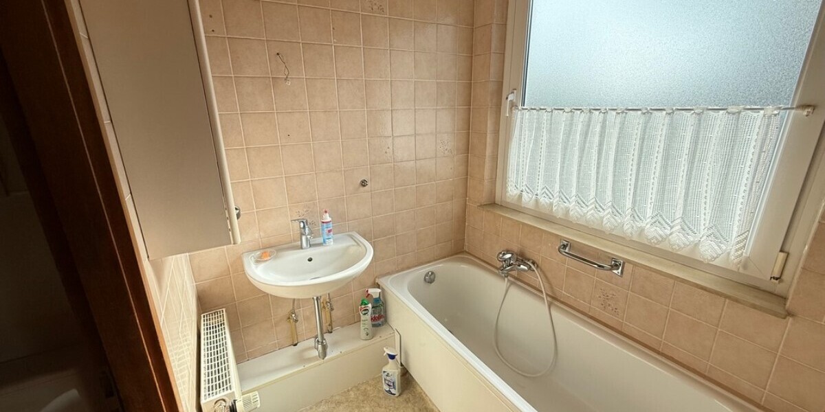 Schwalbach: Ruhig wohnen am Grüngürtel – Bungalow mit großem Garten und vielseitigem Raumangebot - Bungalow Schwalbach | Angebot:26534677