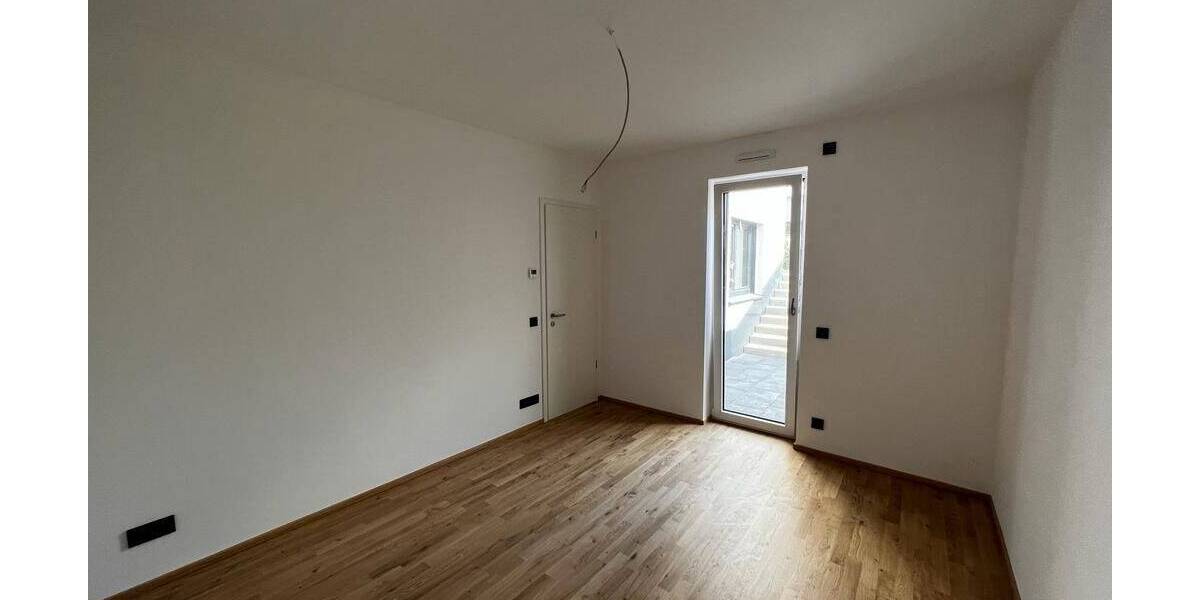 Doppelhaushälfte Mainz Weisenau - 6 Zimmer, 159 m&sup2;, 2.500&euro; | Angebot:23587981