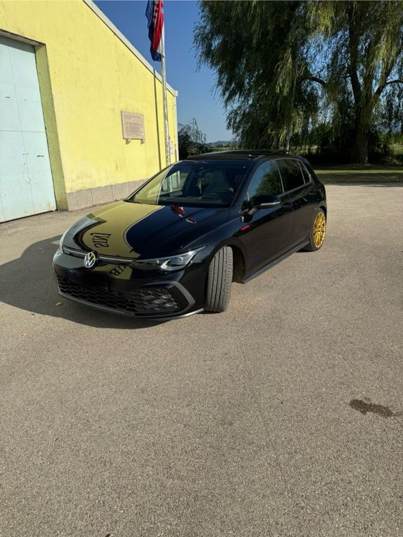 VW Golf 49.000 km 29.600 € Glashütten 61479