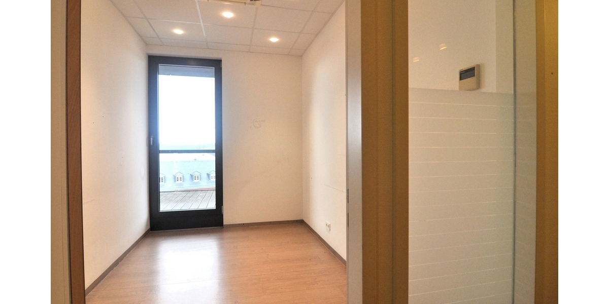 VERMIETET! Praxisfläche mit Penthouse-Feeling im Ärztehaus - Gewerbeobjekt Königstein | Angebot:26339473