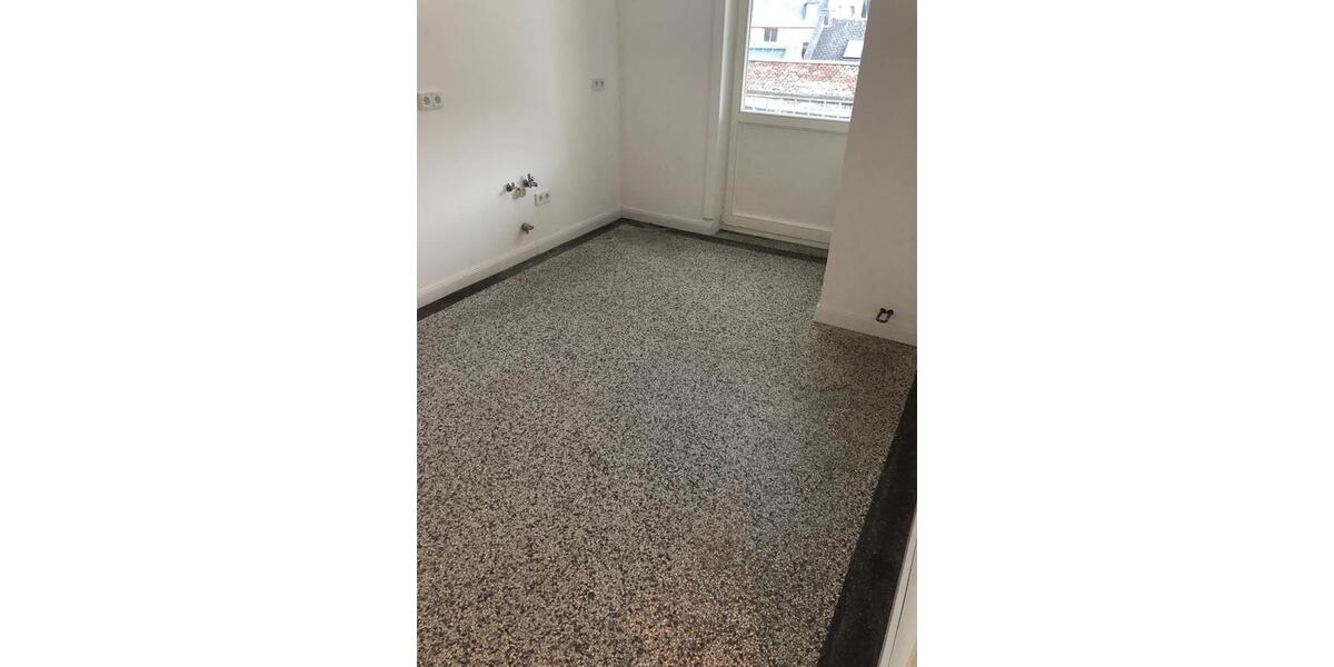 Etagenwohnung Wiesbaden Klarenthal - 5 Zimmer, 125 m&sup2;, 2.200&euro; | Angebot:26404973