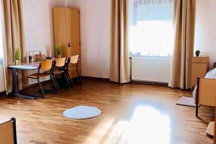 Wohnung Bischofsheim - 4 Zimmer, 80 m&sup2;, 100&euro; | Angebot:24745563
