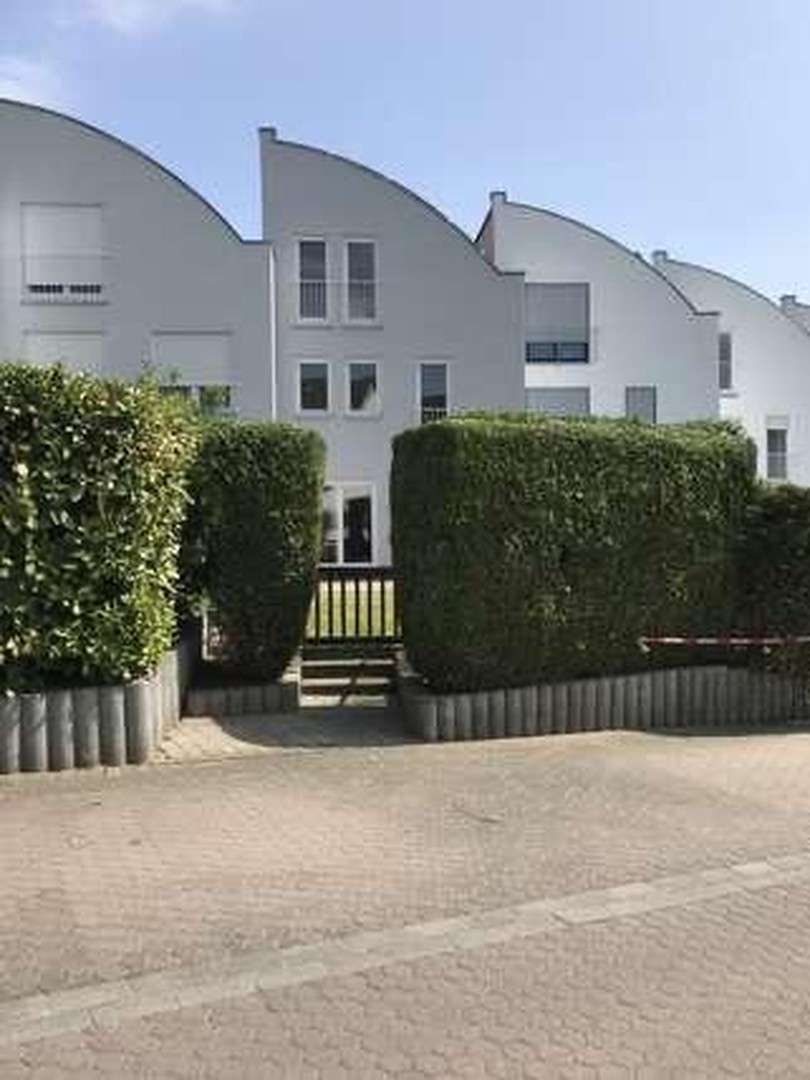 Haus zum Mieten in Wiesbaden-Sonnenberg 3.300 € 230 m² 7 zimmer