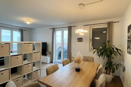 Heiligkreuzviertel: Dreizimmerwohnung mit EBK, Terrasse und Duplex-Parker Stellplatz 3 zimmer