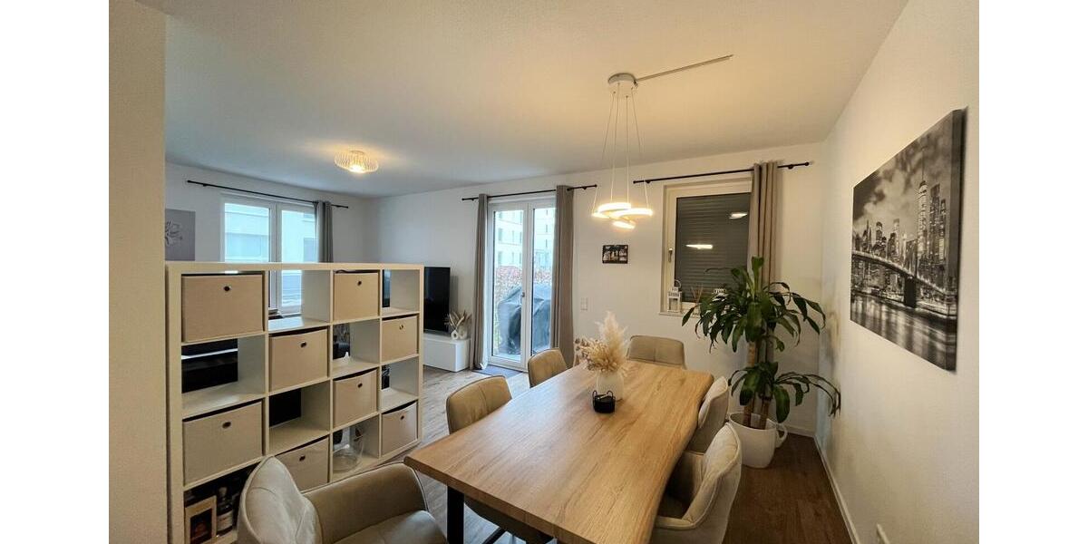 Heiligkreuzviertel: Dreizimmerwohnung mit EBK, Terrasse und Duplex-Parker Stellplatz 3 zimmer