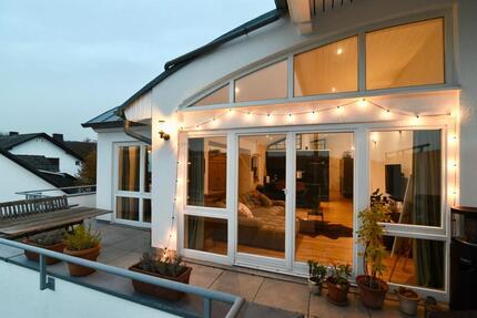 Seltenes Schmuckstück: Kernsaniertes Penthouse (privat) 3 zimmer