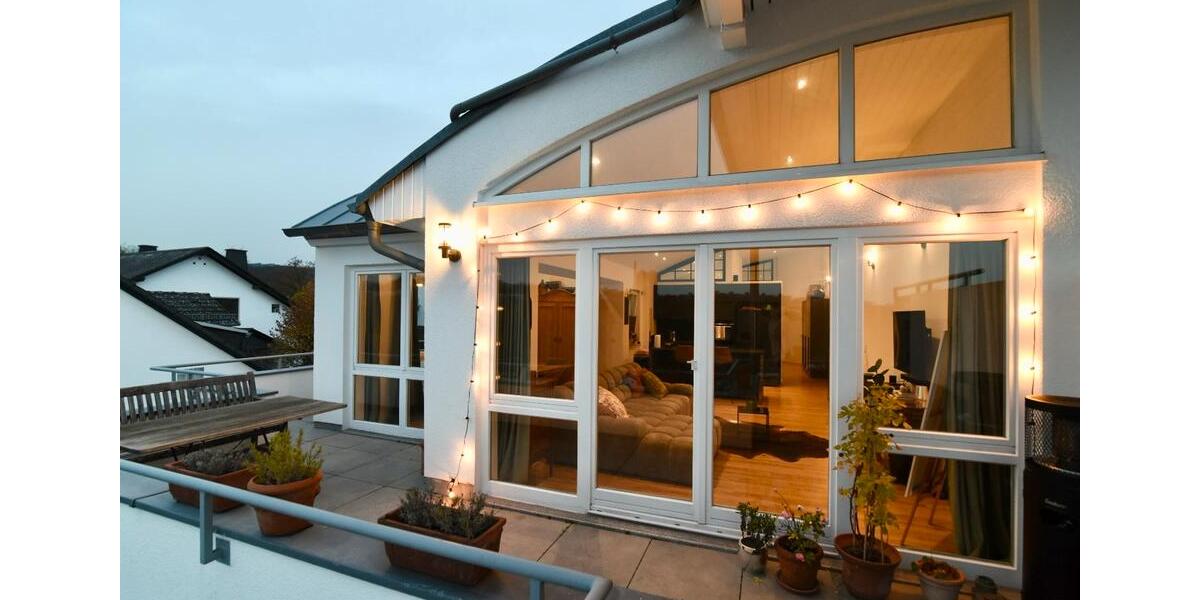 Seltenes Schmuckstück: Kernsaniertes Penthouse (privat) 3 zimmer