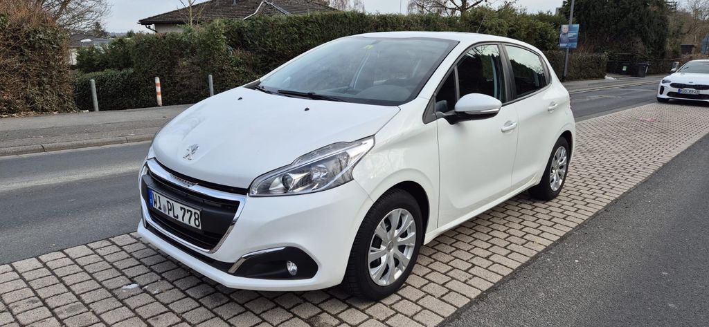 Peugeot 208 131.000 km 4.950 &euro; Wiesbaden 65197