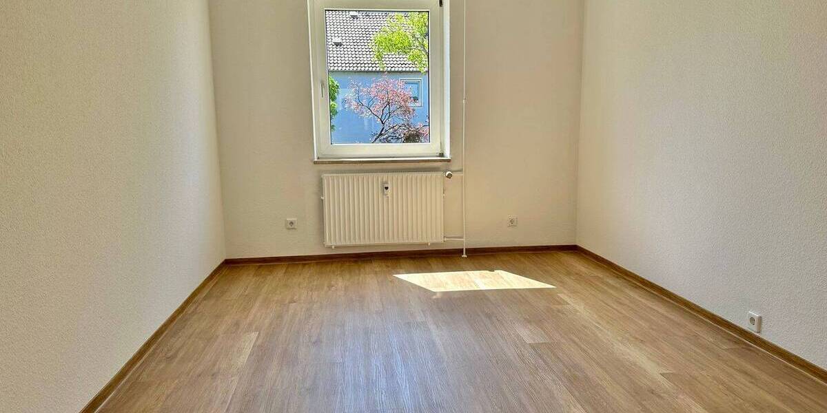 Etagenwohnung Wiesbaden Biebrich - 4 Zimmer, 85 m&sup2;, 1.150&euro; | Angebot:26388724