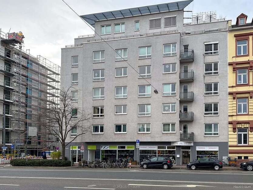 Einzelhandel in Frankfurt am Main 890.000 € 212 m²
