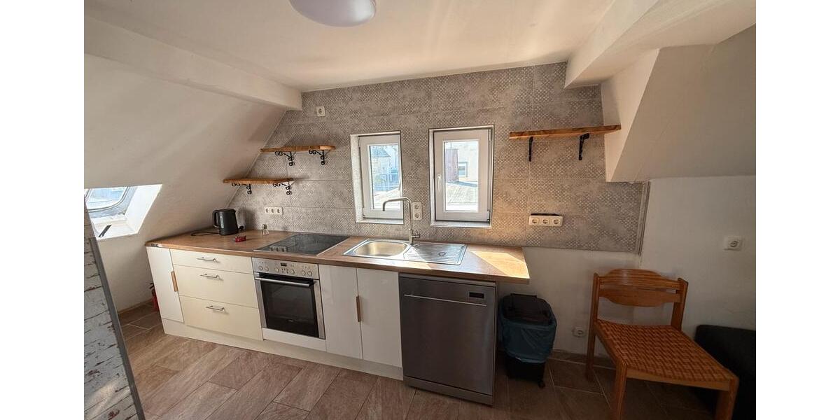 Dachgeschoßwohnung Oberursel (Taunus) - 4 Zimmer, 100 m&sup2;, 1.200&euro; | Angebot:25295601