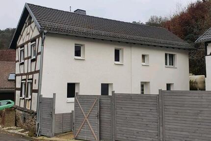 Einfamilienhaus 3ZKB + Dachbodenzimmer 1 zimmer