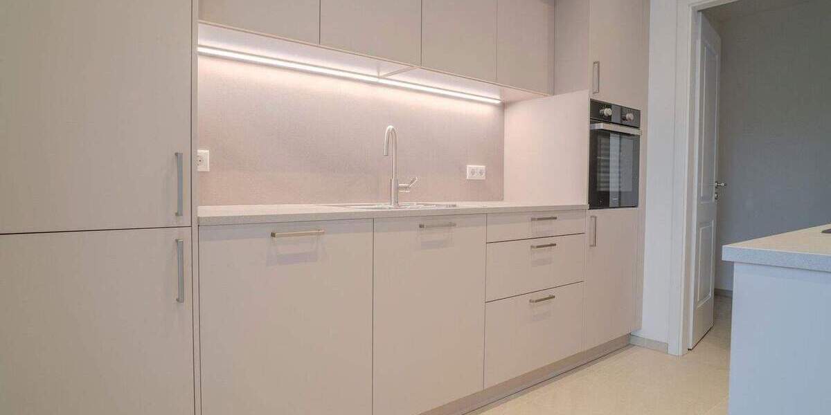 Etagenwohnung Frankfurt am Main Hausen - 4 Zimmer, 145 m&sup2;, 3.625&euro; | Angebot:24595230