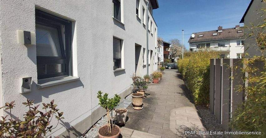 Reihenmittelhaus Flörsheim / Weilbach Weilbach - 6 Zimmer, 221 m&sup2;, 2.800&euro; | Angebot:25678837