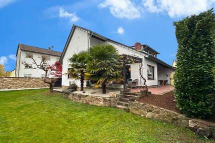 Haus zum Kaufen in Hattersheim am Main 1.075.000 € 200 m² 6 zimmer