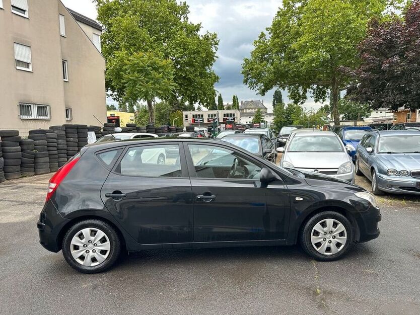 i30