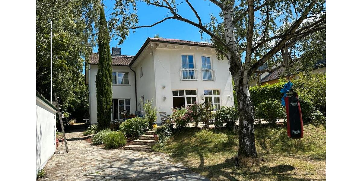 Einfamilienhaus Wiesbaden Südost - 8.5 Zimmer, 346 m&sup2;, 1.760.000&euro; | Angebot:24601262