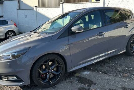 Ford Focus 98.636 km 16.800 € Hofheim am Taunus 65719