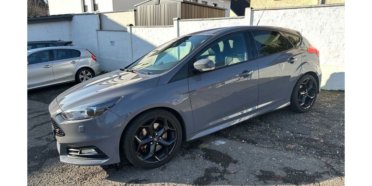 Ford Focus 98.636 km 16.800 € Hofheim am Taunus 65719