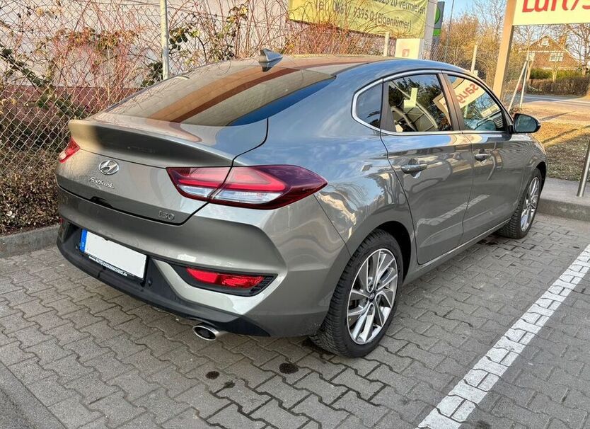i30