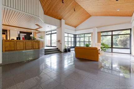 Haus zum Kaufen in Wiesbaden Nordenstadt 1.049.000 € 327 m² 7 zimmer