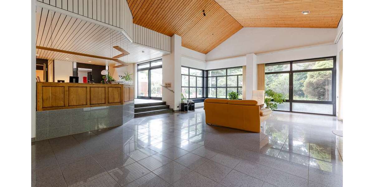 Haus zum Kaufen in Wiesbaden Nordenstadt 1.049.000 € 327 m² 7 zimmer