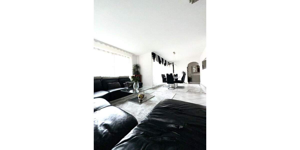 Wohnen mit Wohlfühlfaktor - Traumhafte 4-Zimmer-Wohnung mit Balkon und Tiefgaragenstellplatz 4 zimmer