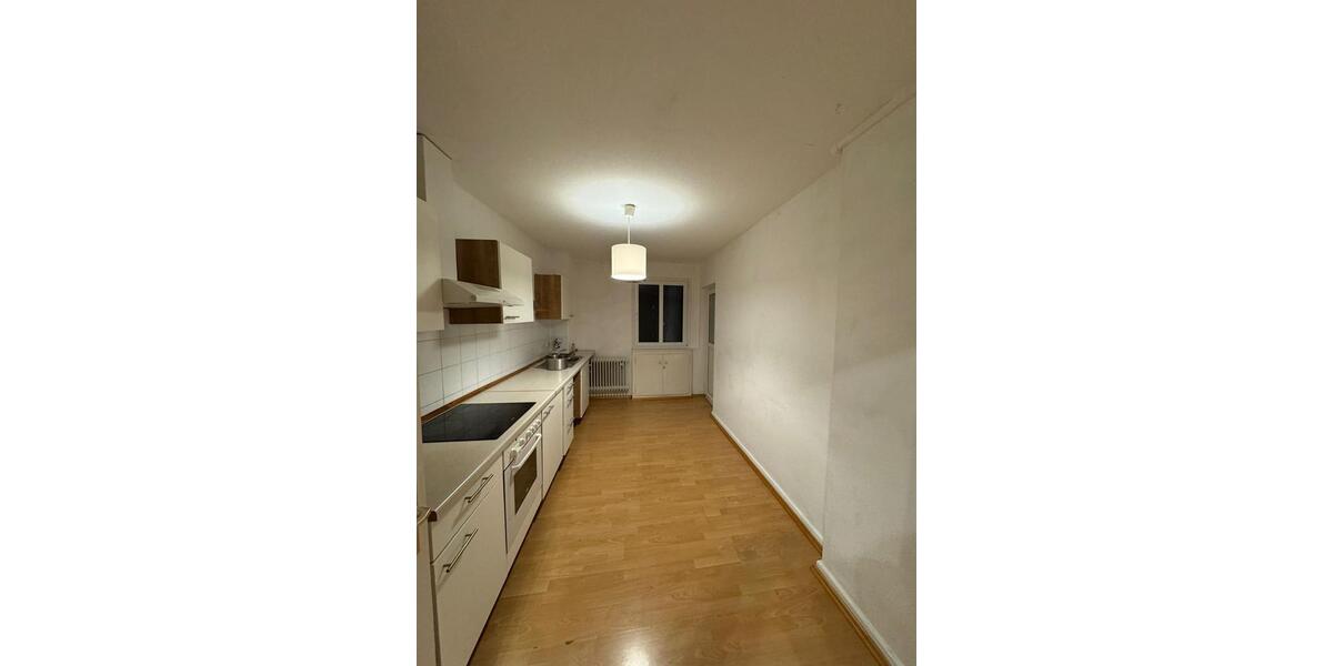 3-Zimmer-Wohnung im 4. OG im Wiesbadener-Westend WG geeignet 3 zimmer