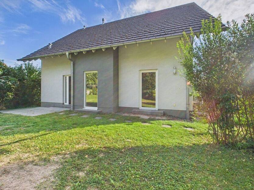 Großes freistehendes Einfamilienhaus seitlich der Biebricher Allee, hochwertige Ausstattung