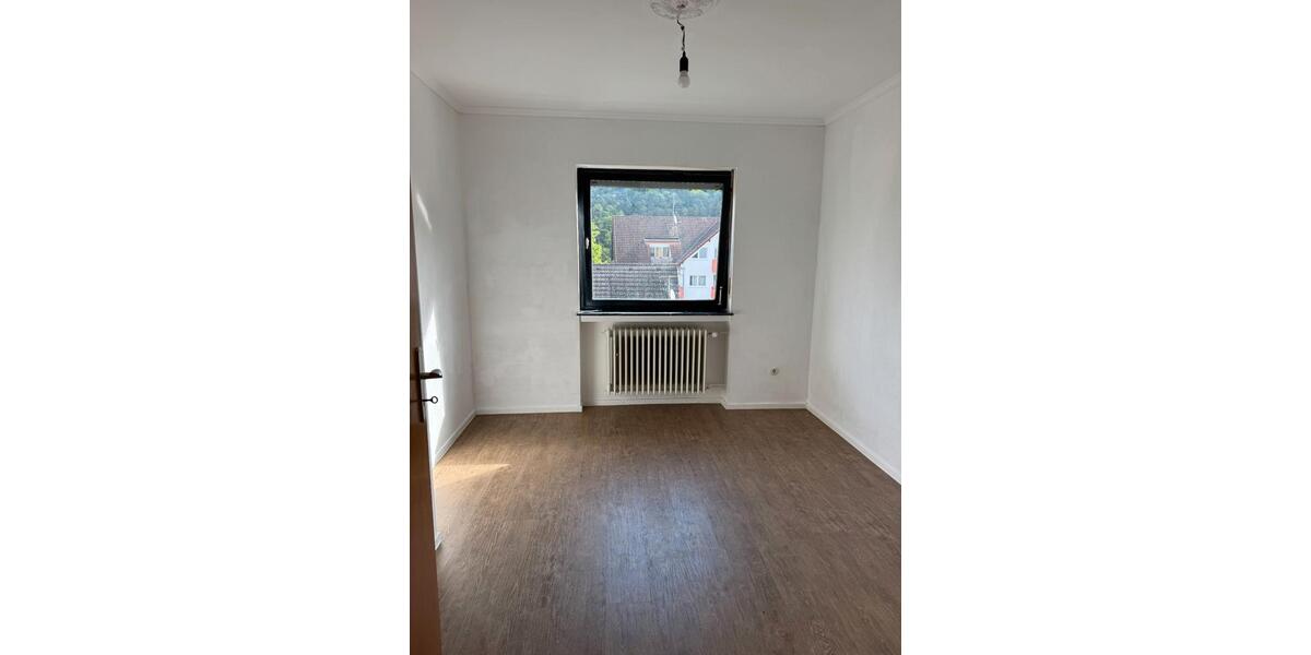 Etagenwohnung Bad Schwalbach - 3 Zimmer, 100 m&sup2;, 1.100&euro; | Angebot:26477098