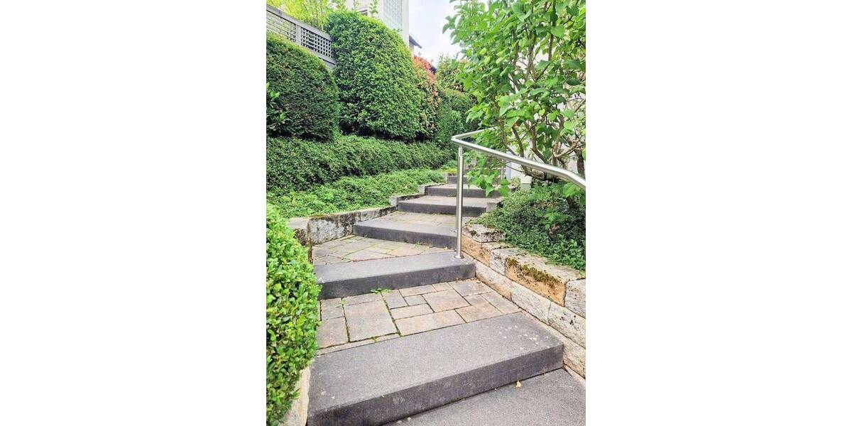 Frisch renoviert: 4-Zimmer-Wohnung mit Gemeinschaftsgarten, Balkon und Wintergarten 4 zimmer