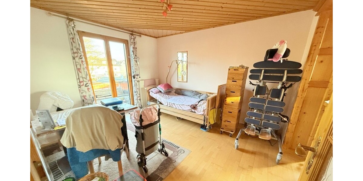 Flörsheim: Sie suchen das besondere Wohnflair? Ein toller Familienwohnsitz mit Aufzug - Doppelhaushälfte Flörsheim | Angebot:25568492