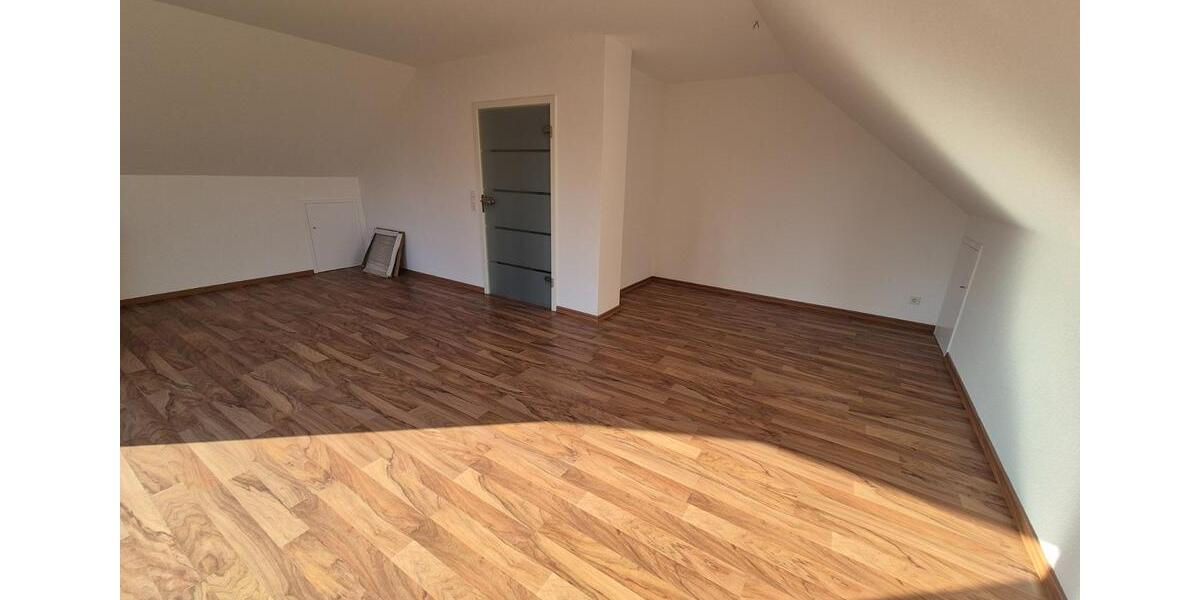 Dachgeschoßwohnung Wiesbaden Mainz-Kostheim - 3 Zimmer, 87 m&sup2;, 1.269&euro; | Angebot:25431440